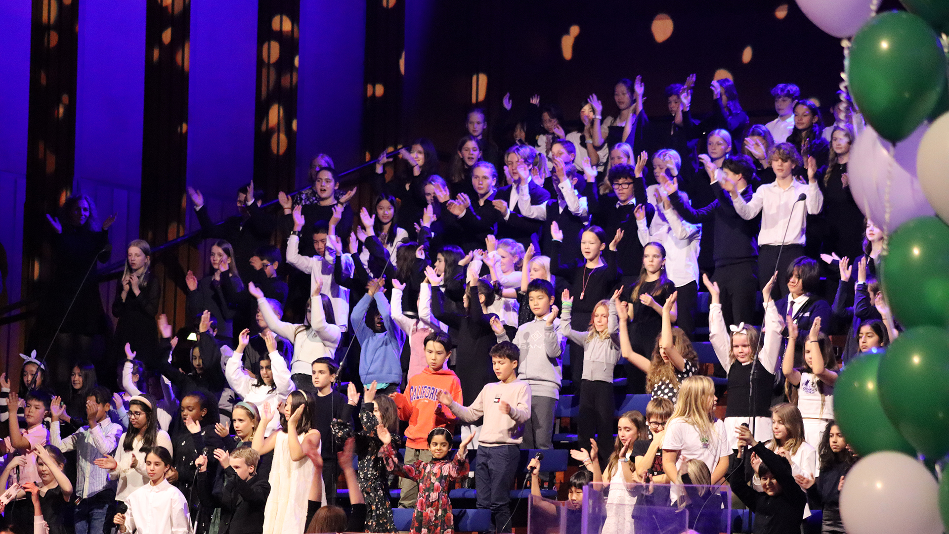 Barnekor fra Majorstuen skole i Oslo konserthus
